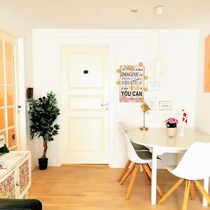 Lejlighed 300 Meter Walk To Lego House - 80m2 Two Bedroom With Garden - Unit B